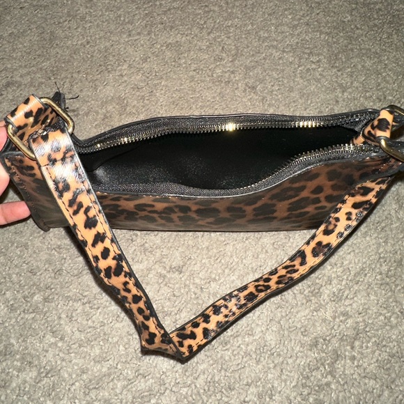 ❌SOLD❌LEOPARD PURSE - Picture 3 of 4